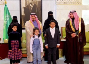 بالصور.. أمير الرياض يستقبل مجموعةً من الأطفال المتعافين من السرطان ويُؤكد دعمه لهم