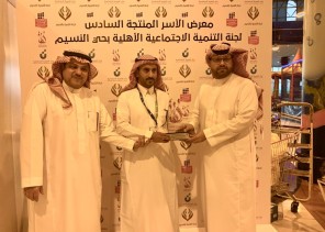 لجنة التنمية الإجتماعية بحي النسيم تفتتح معرض الأسر المنتجة