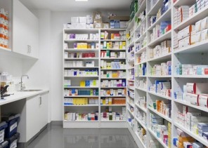 التجارة: التشهير بمواطن ووافد لإدانتهما في جريمة تستر تجاري في مجال الصيدلة الطبية بـ”حائل”