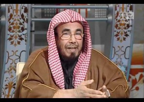 المطلق: رداً على متصل .. قراءة القرآن في الجوال أفضل من المصحف