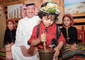 سمو أمير منطقة جازان يزور معرض مهرجان البن السابع بشارع الثقافة بالكورنيش الشمالي لمدينة جيزان