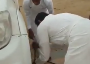 بالفيديو: تعطل سيارة طالب في أحد المسارحة .. شاهد: ردة فعل مدير المدرسة