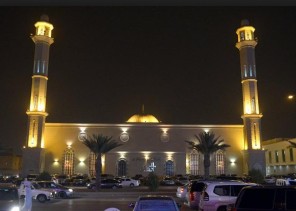 هكذا علق عدد من العلماء والمشايخ على قرار إيقاف صلاة الجمعة والجماعة في المساجد مؤقتاً – فيديو