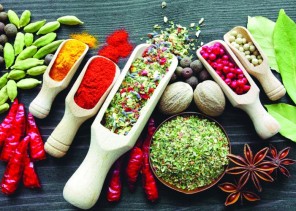 “الصحة” تحذر من الانسياق وراء من يروّجون للخلطات وخزعبلات رؤيا المنام لعلاج “كورونا”