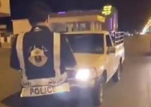بالفيديو: رصد أول مخالفة للأمر الملكي بمنع التجول في جميع أنحاء المملكة