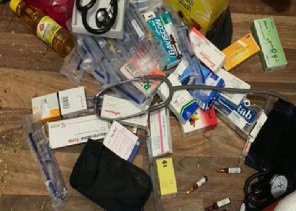 باستخدام خلطات أدوية .. ضبط موقعين سكنيين مخالفين تُستخدم كعيادة لعلاج فيروس كورونا الجديد بالرياض