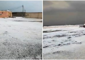واصفاً أنها أول مرة بالتاريخ .. شاهد: مواطن يوثق فيديو لـ”تساقط الثلوج” على مدينة النخيل بالحناكية