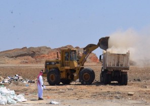 بلدية أملج تطلق حملة تنظيف وإزالة المخلفات لأحياء المحافظة