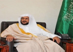 وزير الشؤون الإسلامية: تحديد موعد آذان العشاء في رمضان بوقته