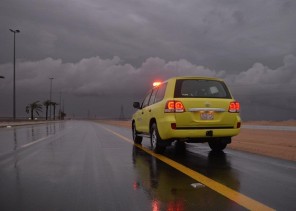 مدني حائل: انتشار فرق الإشراف الوقائي بمناطق شدة الأمطار لمتابعة مسار الأودية