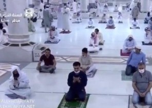 فيديو.. الشيخ “الحذيفي” يهنئ المصلين ويلقي كلمة بعد أداء صلاة الفجر بالمسجد النبوي