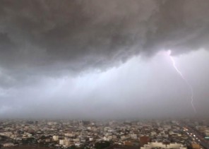 تنبيهات مُتقدمة بسيول وأمطار وتساقط للبرد في مكة والمدينة وعسير