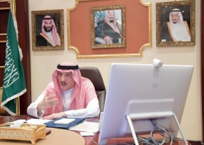 سمو أمير منطقة جازان ينقل عبر -الاتصال المرئي -تحيات القيادة ويعايد الجهات الأمنية والصحية بالمنطقة ويطلع على جهودهم ..