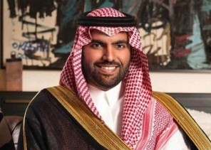 بعد مطالبات بدعم موهبته .. وزير الثقافة يتفاعل مع لوحة حارس الأمن “عبدالله بن عبدالمحسن”