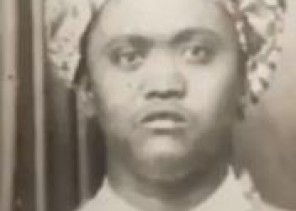 من هو المؤذن الذي رفع الأذان في المسجد الأقصى والحرمين الشريفين (فيديو)