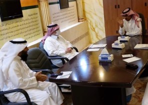 المتحمي محافظ بقيق يطلع على ماتقدمه جمعية البر من أعمال خيرية