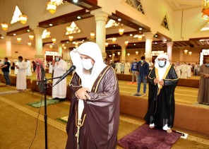 جوامع ومساجد حائل تشهد التزام المواطنين والمقيمين بالإجراءات الاحترازية خلال صلاة الجمعة