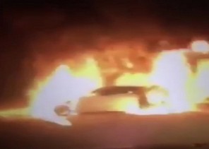 شرطة مكة تلقي القبض على مواطن أشعل النار في عدد من المركبات في مكة