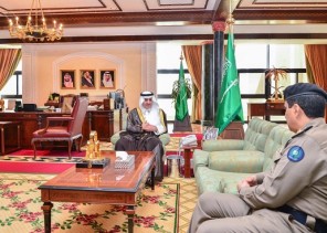 أمير تبوك يطلع على التقرير السنوي الاحصائي لمديرية الدفاع المدني بالمنطقة