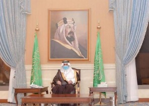 خلال لقائه رؤساء المحاكم ومدراء الإدارات وعدد من المواطنين .. أمير تبوك ينوه بماقدمته القيادة الرشيدة في مواجهة جائحة كورونا