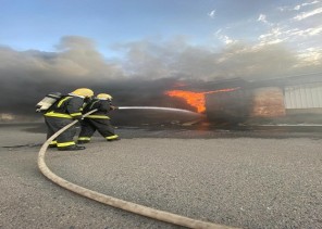 مدني الطائف يباشر حادث حريق في بنشر بحي الفيصلية بالحوية