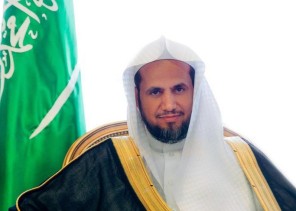 النائب العام يصدر أمراً بالقبض على شخص قام بتعنيف زوجته واحتجازها وأطفالها بالباحة