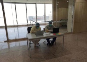 التجمع الصحي الأول يتخذ إجراءات احترازية في استقبال ركاب رحلة دولية في مطار الدمام