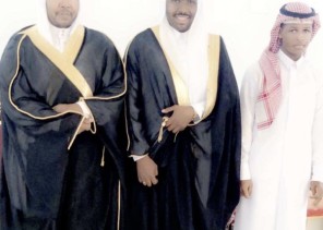 علي مشعل الحائطي يحتفل بزواجة  العائلي وسط حضور 6 اشخاص فقط