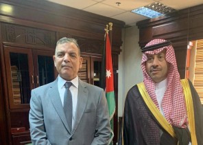 سفير المملكة لدى الأردن يلتقي وزير الصحة الأردني