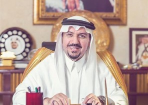 أمير القصيم يوجه بمنع منسوبي الإمارة غير مُحملي “تباعد” و”توكلنا” من دخول مقار العمل