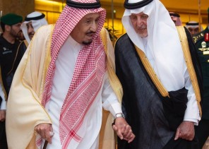 الأمير “خالد الفيصل” ينظم قصيدة جديدة بعنوان “صقر الرجاجيل” بمناسبة شفاء الملك سلمان