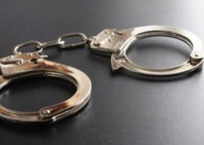 حاول مقاومتهم .. رجال أمن طرق الأفلاج يضبطون مواطن متهم في قضية قتل