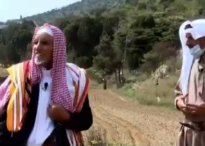 بالفيديو: مزراع تسعيني يعاصر 3 أجيال من زراعي الأرض في عسير .. ويحصد خيرات أرضه!