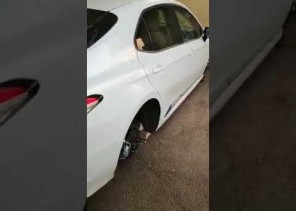 بالفيديو: ماذا فعل مواطن بشأن لص سرق إطارات مركبته