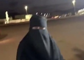 أعطت لغير القادرين على الدفع الأكل مجاناً .. مواطن يفاجئ بائعة أكلات حائلية ويتبرع بـ 100 ألف ريال