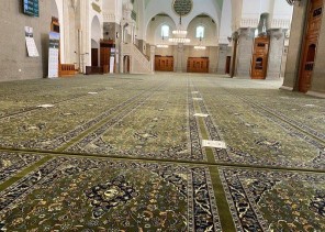 بتكلفة ٩٠٠ألف ريال ..”الشؤون الإسلامية” تجدد فرش مسجد قباء