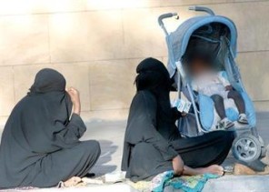 “الأمن العام”: لا تقدم مالاً لمَن يحمل طفلاً من أجل التسول