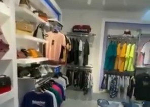 التجارة تضبط محلاً يبيع ملابس مقلدة لماركات عالمية .. وإعلان مخالف عبر “السناب” يفشي السر!
