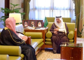 سمو الأمير فيصل بن بندر يستقبل أمين عام جمعية البر الأهلية بالرياض