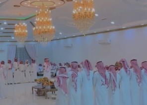 بالفيديو: أهالي قرية الشويمس يحتفلون بـ”عيد الأضحى المبارك” بالرقصة الشعبية والقصائد الشعرية