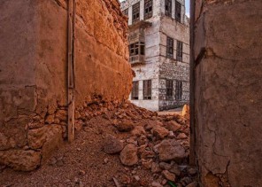 ما زالت مبانيها وقلاعها الأثرية قائمة حتى الآن .. شاهد: مصور يلتقط صور للبلدة القديمة بالوجه المبنية بالكامل على الطراز القديم