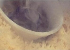 النمر يحذر من خلط الفحم المشتعل مع الأرز أو الشاي أثناء إعداده