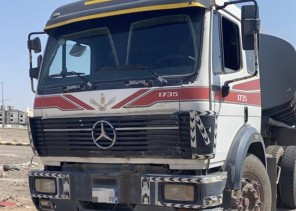 الإطاحة بقائد شاحنة ظهر في مقطع وهو يعكس السير على طريق سريع بالمدينة المنورة
