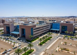 نجاح عملية معقدة لطفل عمره أسبوع في مستشفى النساء والولادة والأطفال في المدينة المنورة