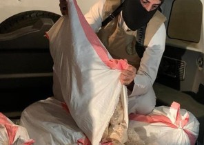 القبض على مواطنين قاما بنقل كمية ضخمة من الحبوب المخدرة بعسير