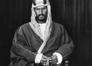 بالعمر والصور.. تسلسل زمني لألقاب الملك عبد العزيز منذ استرداد الرياض وحتى توحيد المملكة