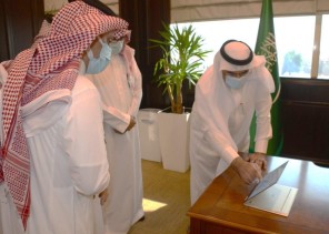 أمين الشرقية يدشن خدمتَيْ المباني الآيلة للسقوط والترقيات إلكترونيا عبر بوابة الأمانة