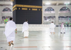 1000″ معتمر يصلون إلى بيت الله الحرام لأداء مناسك العمرة