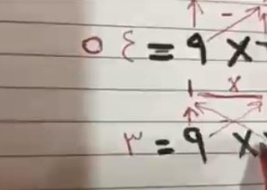 عارض صحي كان دافع لها .. بالفيديو: معلمة سعودية تحصد أكثر من 50 مليون مشاهدة لشروحاتها على “اليوتيوب”