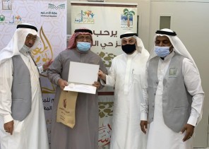 مركز حي النزهة يحتفي بالمعلم في اليوم العالمي للمعلم بمدرسة ” ثانوية البيهقي “